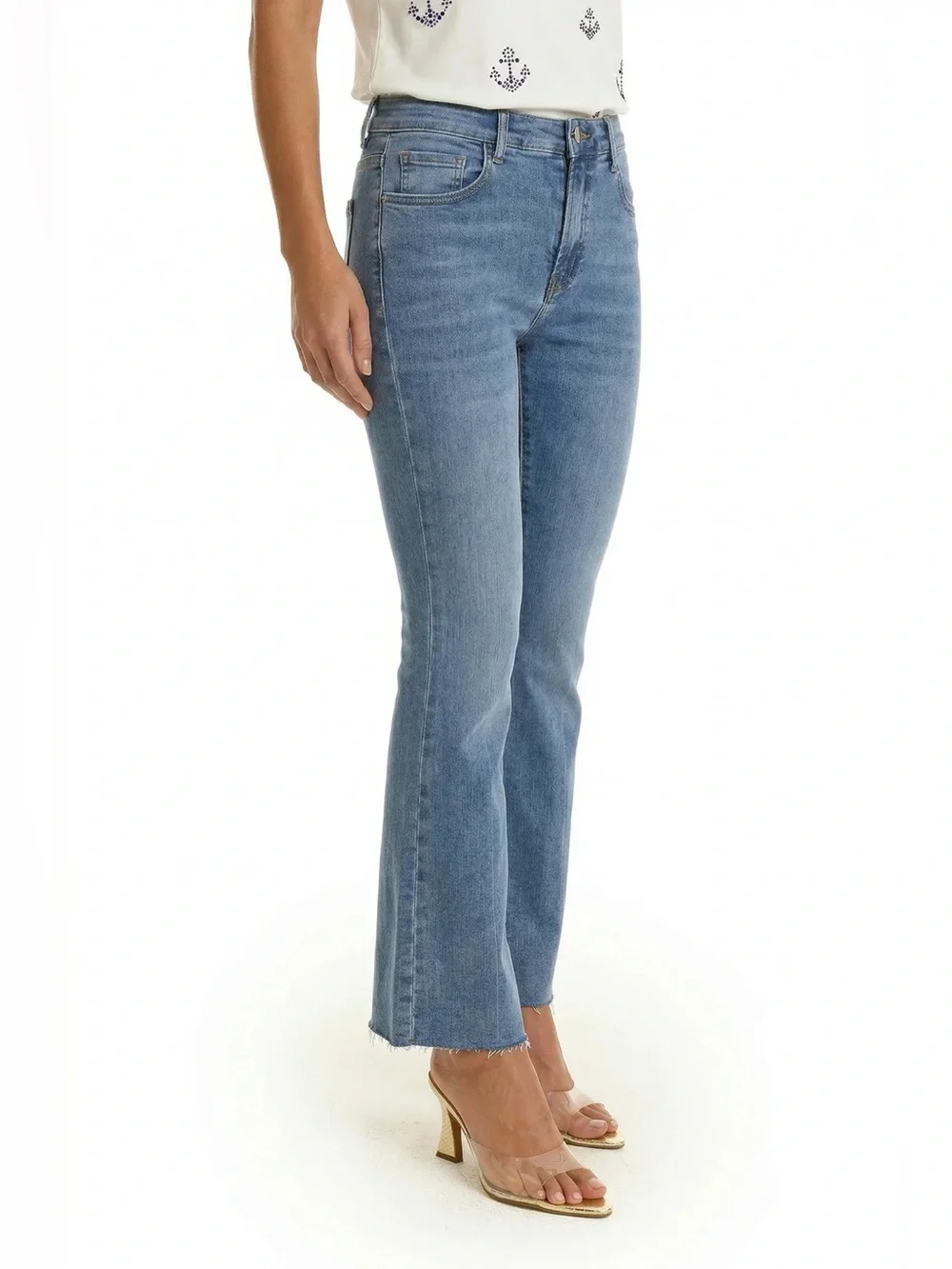 The Noli Shop Nicolette Cropped Jean in Medium Blue